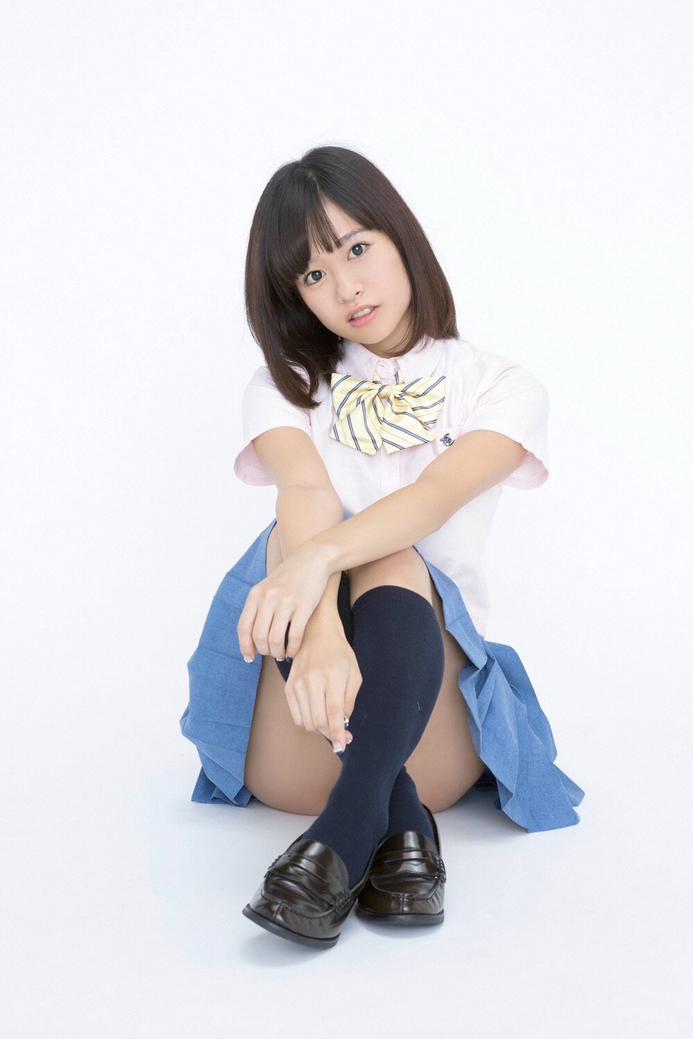 YS-Web-Vol.677Miyu Natsue 夏江美優 - パッチリおめめのGショック入学!!